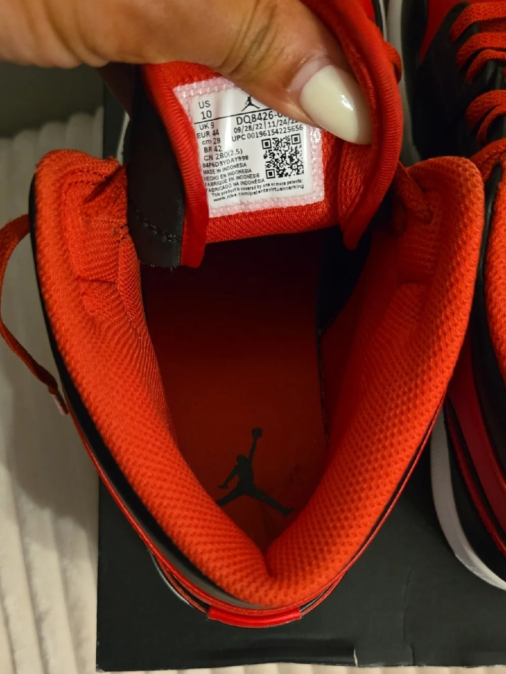 Jordan Air Jordan 1 Mid Alternate Bred Sneakers Colorway Black/Fire Red/ White